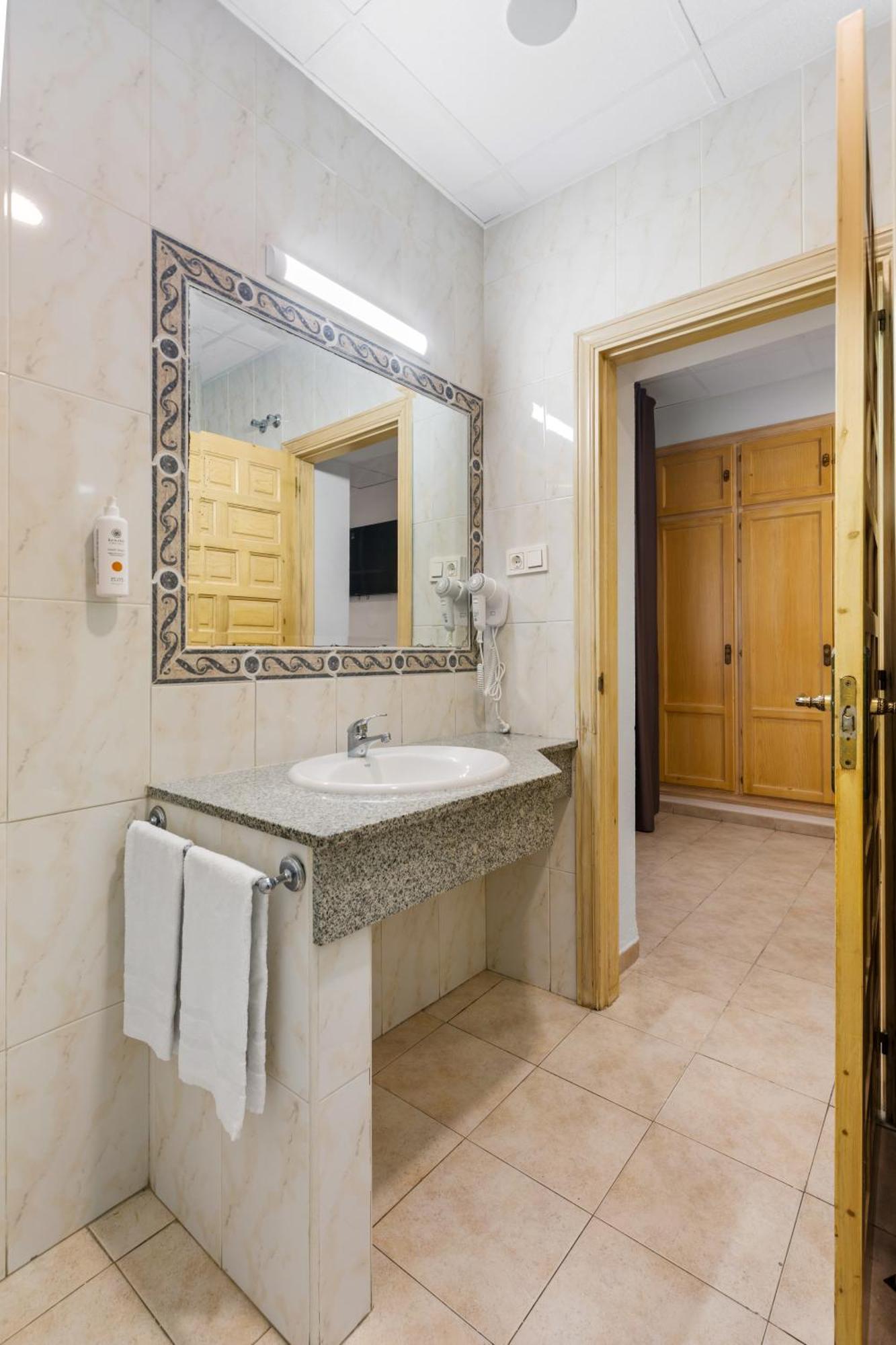 Vas Malaga Ciudad Hotel ภายนอก รูปภาพ