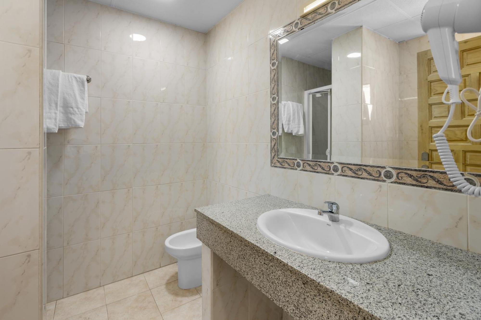 Vas Malaga Ciudad Hotel ภายนอก รูปภาพ
